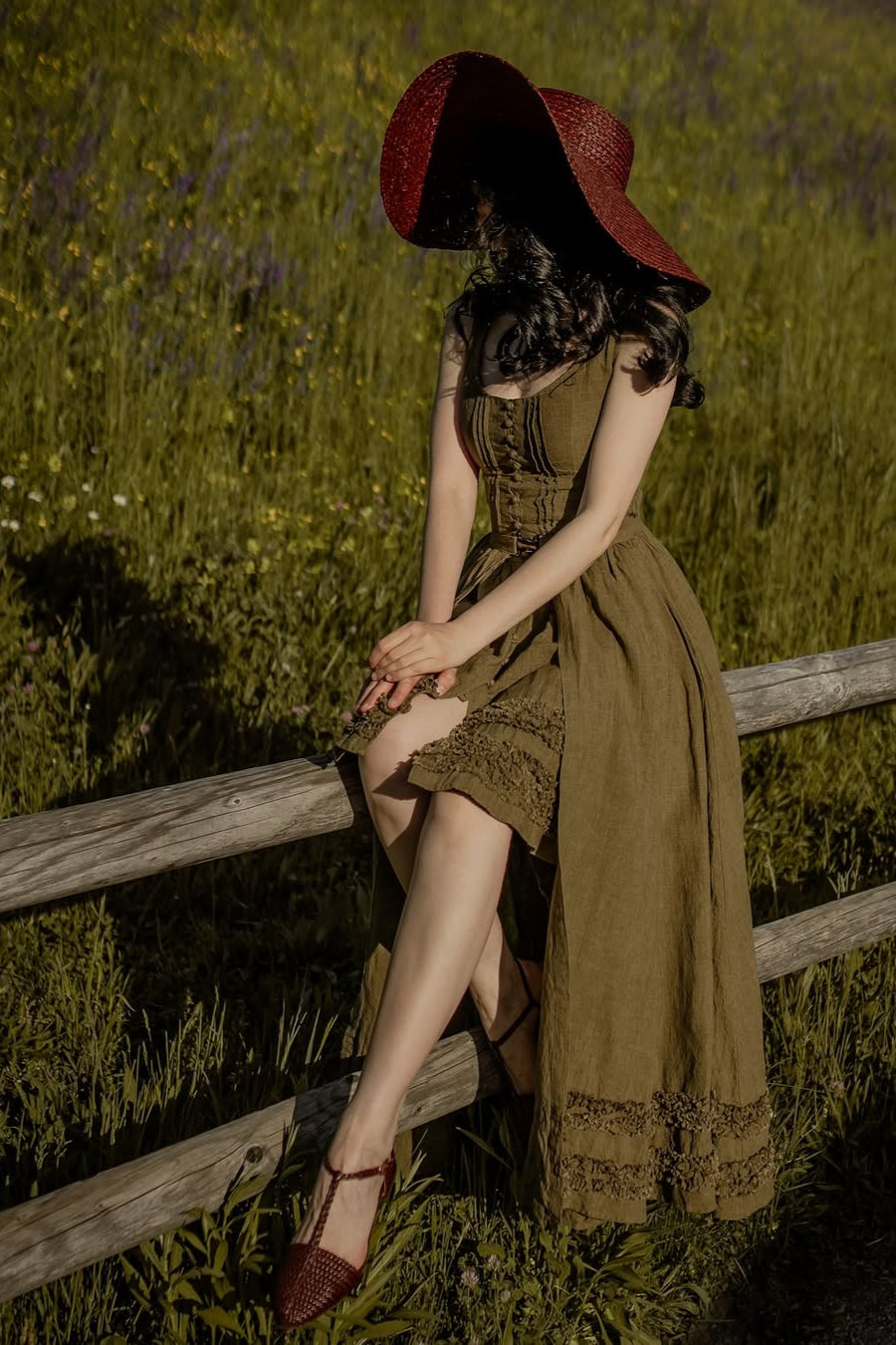 Women's sleeveless ruffled two-piece dress and skirt set with square neckline