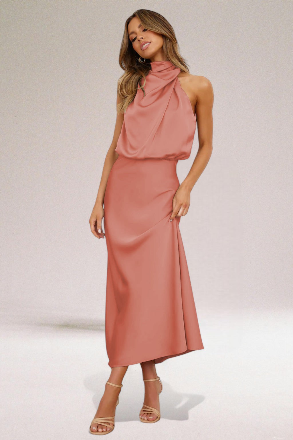 Vestido largo halter drapeado de mujer sin mangas y ajustado