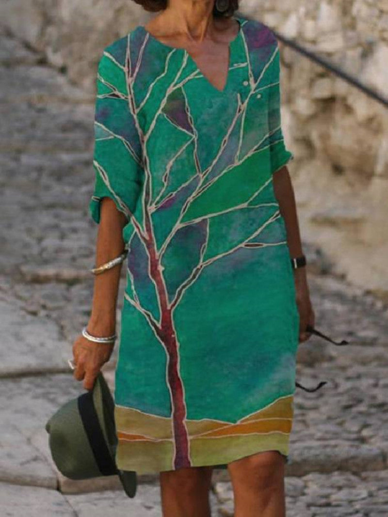Women's printed knee-length shift dress with V-neck and three-quarter sleeves