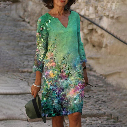 Women's printed knee-length shift dress with V-neck and three-quarter sleeves