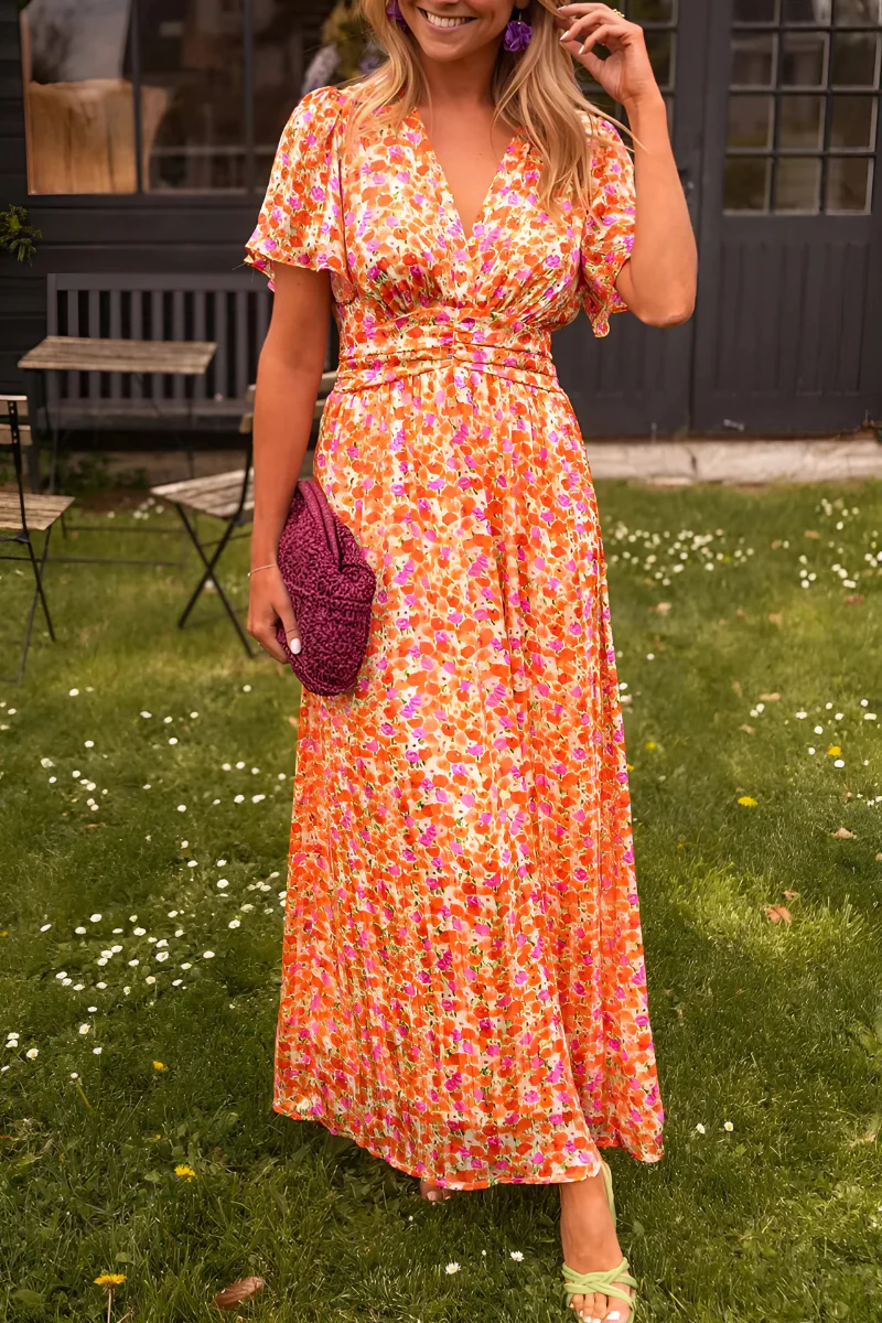 Women's floral maxi dress with V-neckline, short sleeves and defined waist