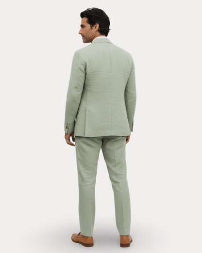 Men's tailored two-piece suit with notch lapel, long sleeves and matching trousers
