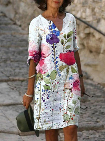 Women's printed knee-length shift dress with V-neck and three-quarter sleeves