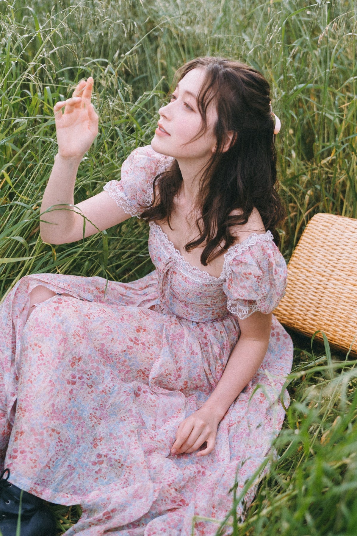 Vestido largo rosa de flores de mujer con escote cuadrado y mangas abullonadas