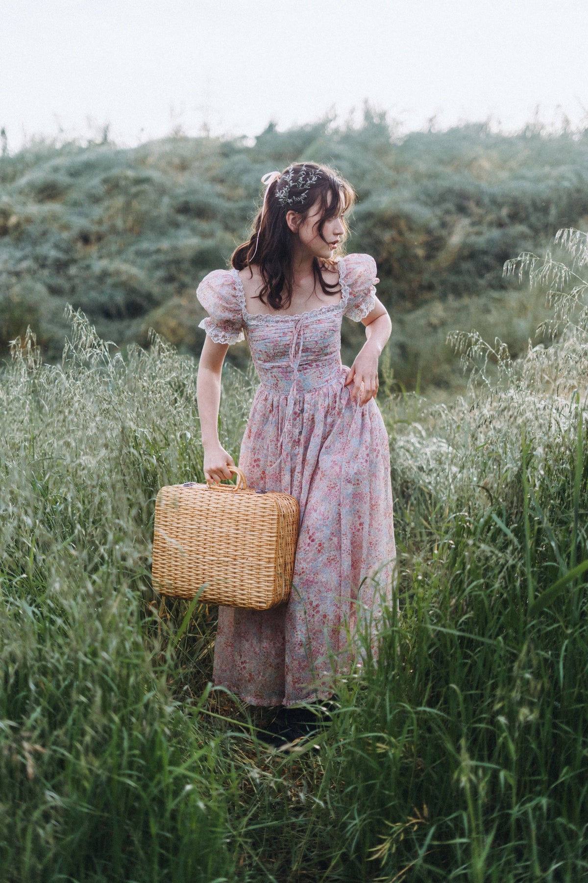 Vestido largo rosa de flores de mujer con escote cuadrado y mangas abullonadas