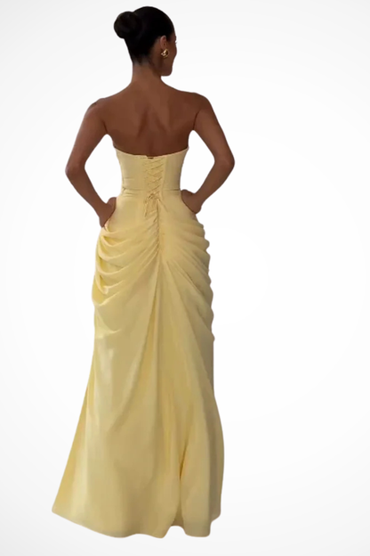 Vestido largo palabra de honor fruncido de mujer con abertura lateral