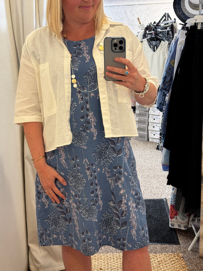 Floral shift dress with round neck and cap sleeves