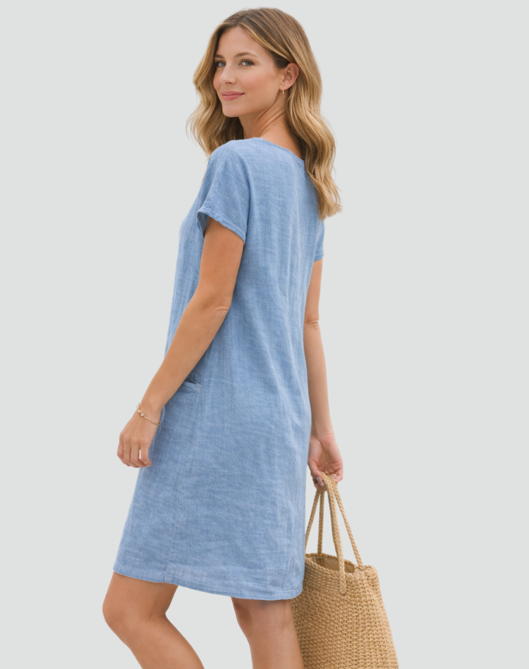 Women's loose short-sleeve mini dress with round neckline and front pockets