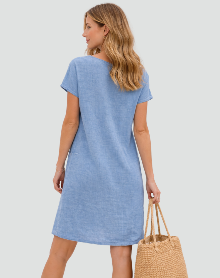 Women's loose short-sleeve mini dress with round neckline and front pockets