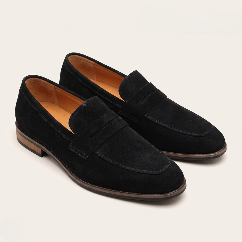 Men's slip-on loafers with penny straps, rounded toes and low heels