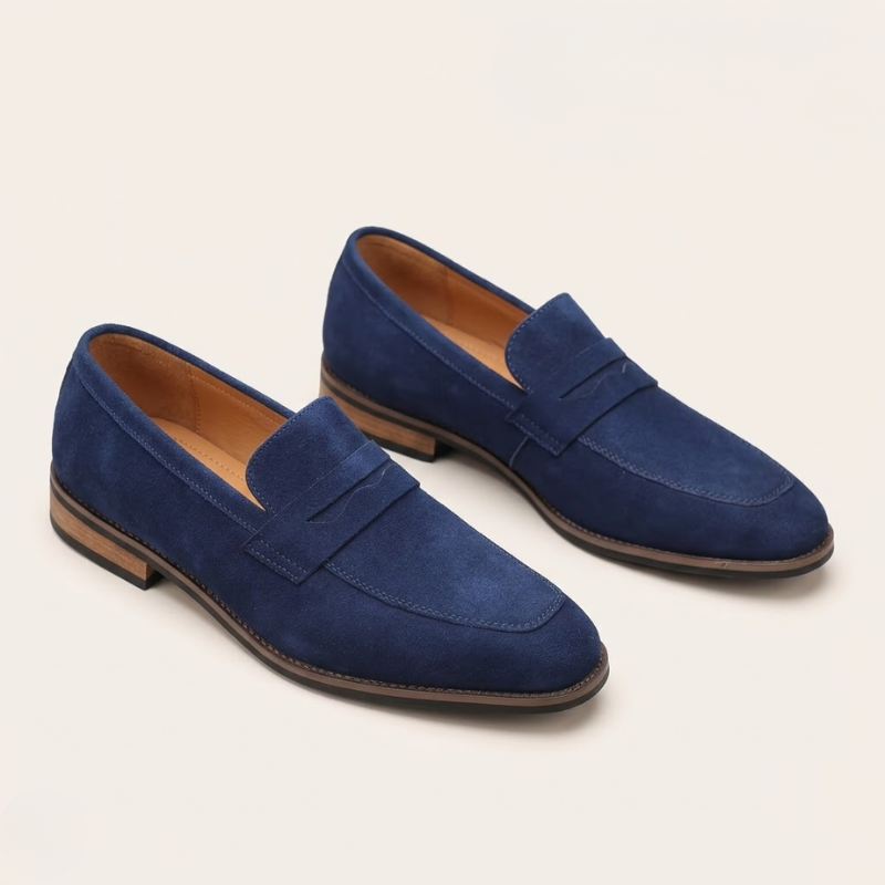 Men's slip-on loafers with penny straps, rounded toes and low heels