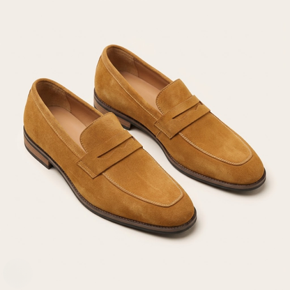 Men's slip-on loafers with penny straps, rounded toes and low heels