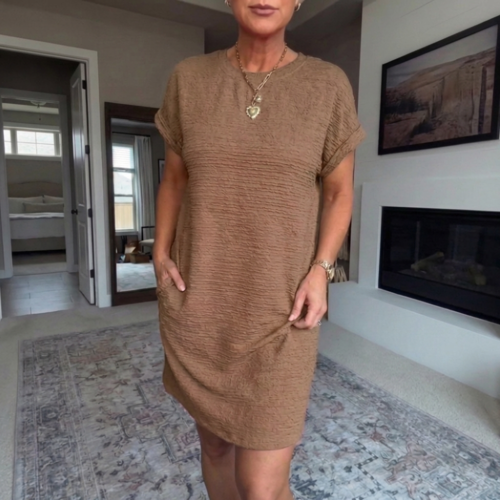 Women's textured short dress with crew neckline, short sleeves and side pockets