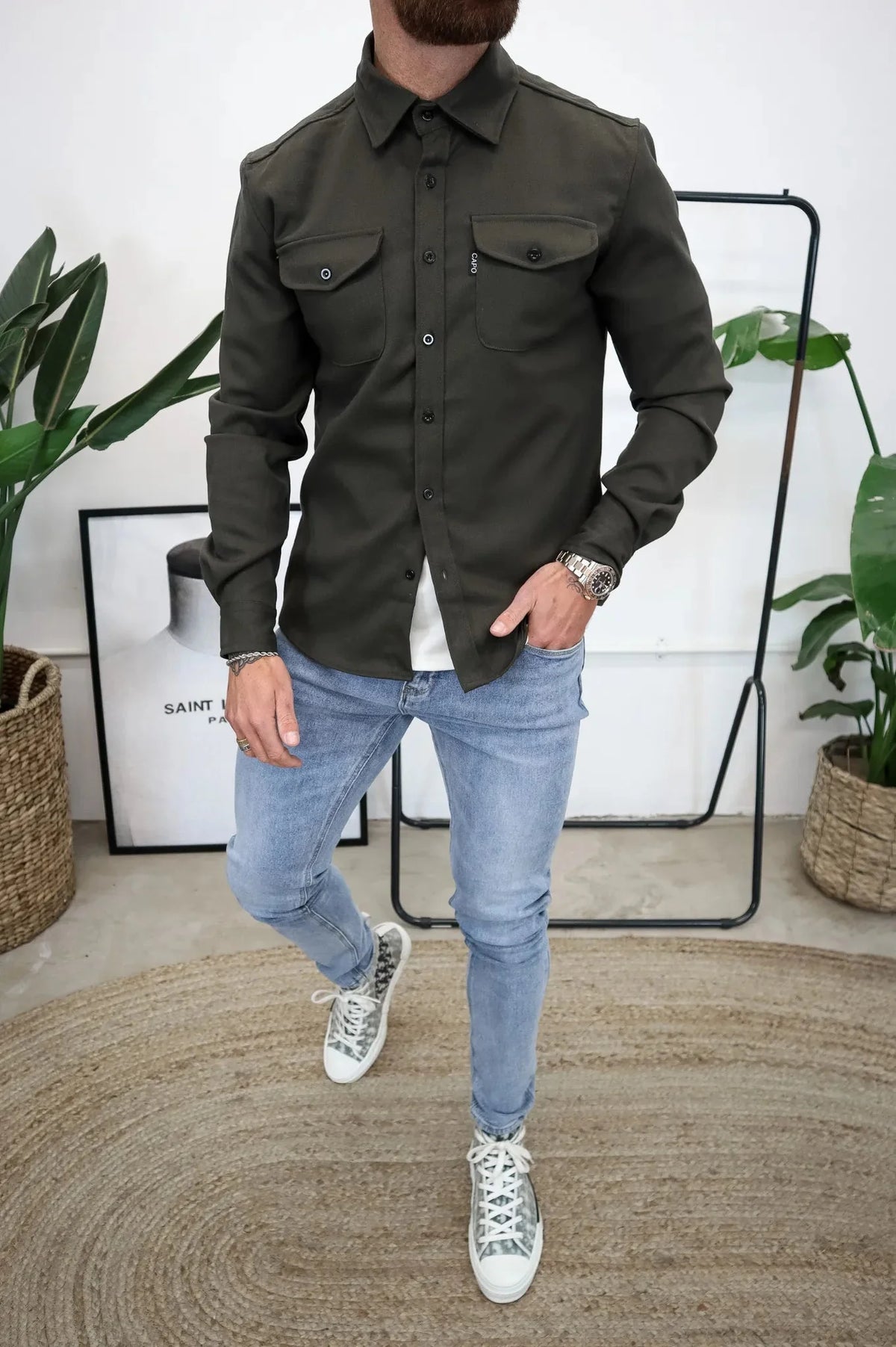 Men's long-sleeve button-up overshirt with two flap chest pockets