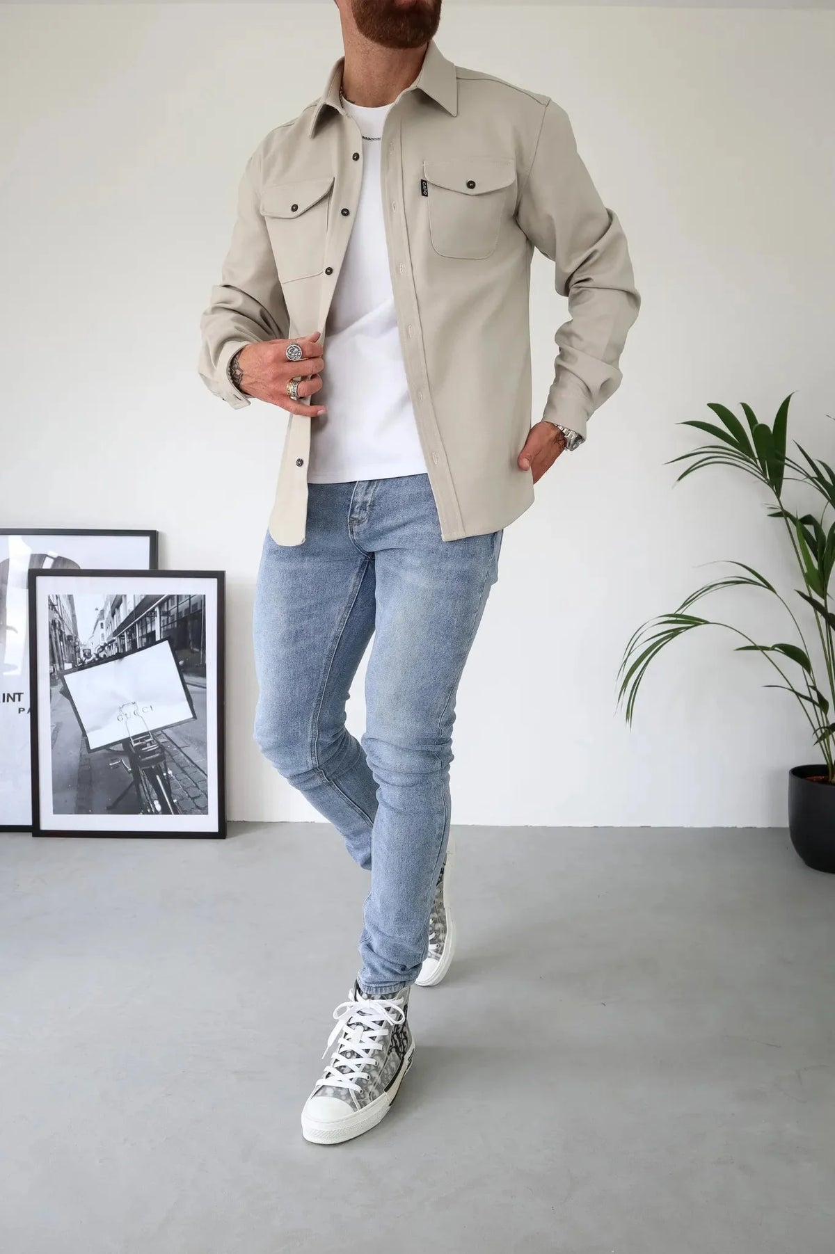 Men's long-sleeve button-up overshirt with two flap chest pockets