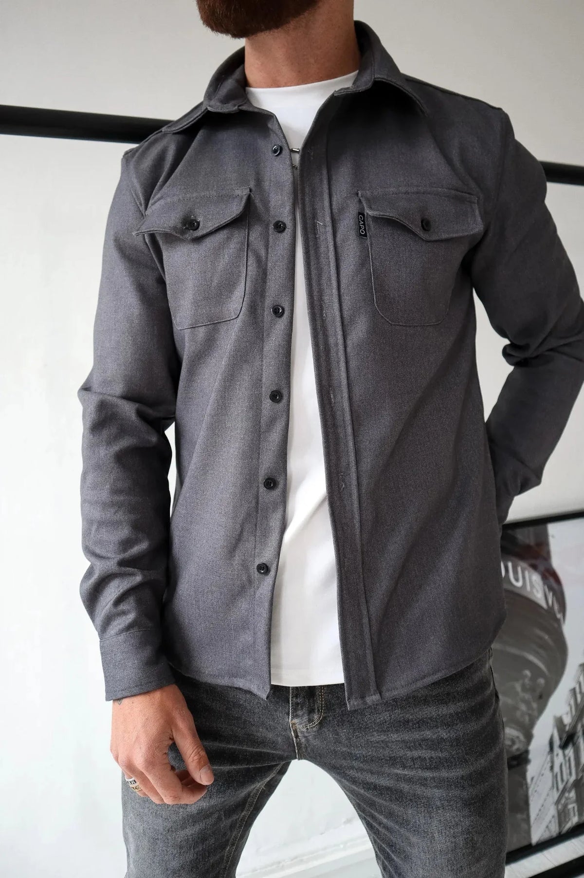 Men's long-sleeve button-up overshirt with two flap chest pockets