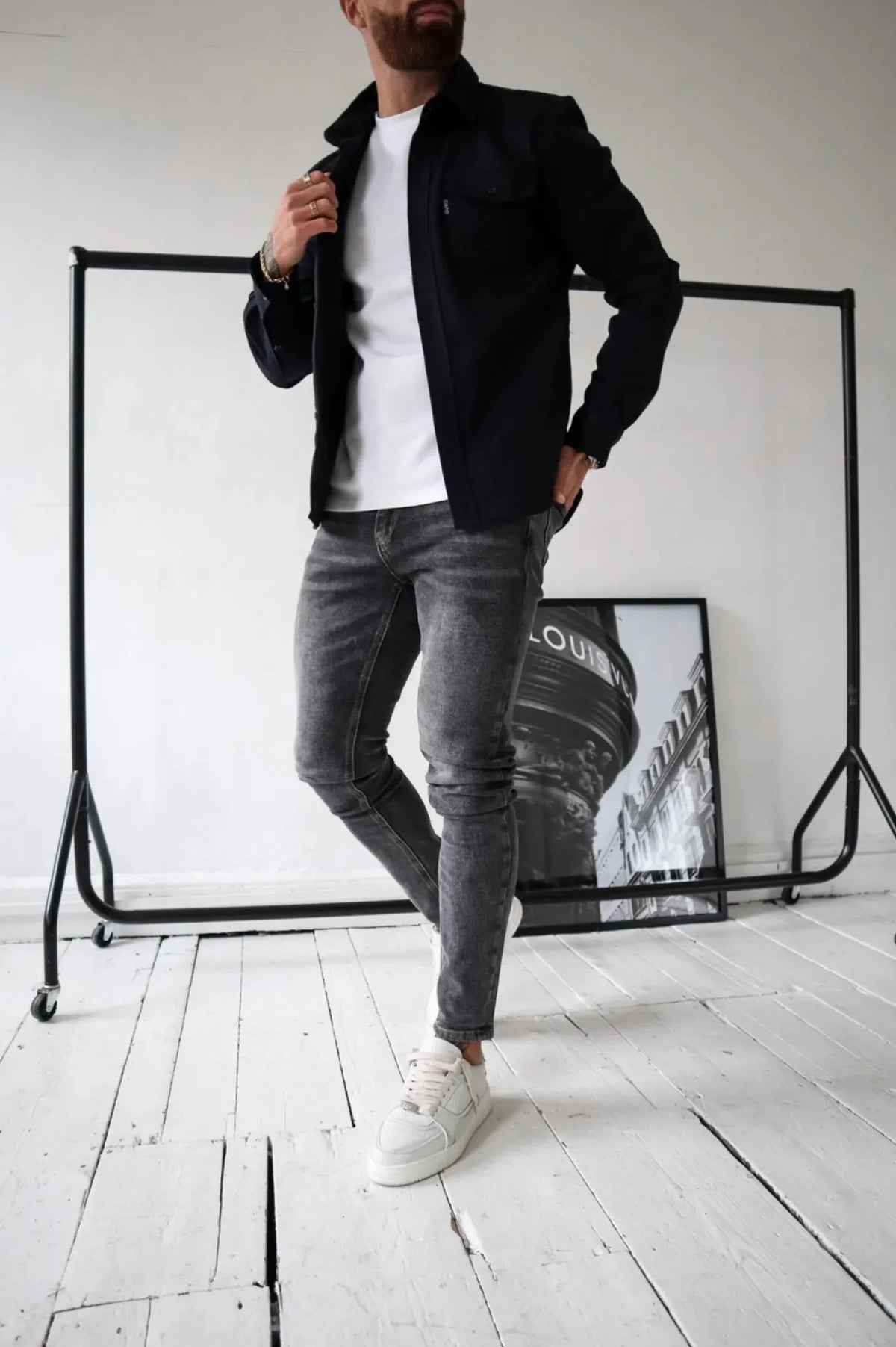 Men's long-sleeve button-up overshirt with two flap chest pockets