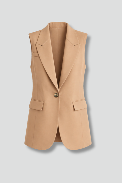 Women's sleeveless notched lapel blazer with button fastening and flap pockets