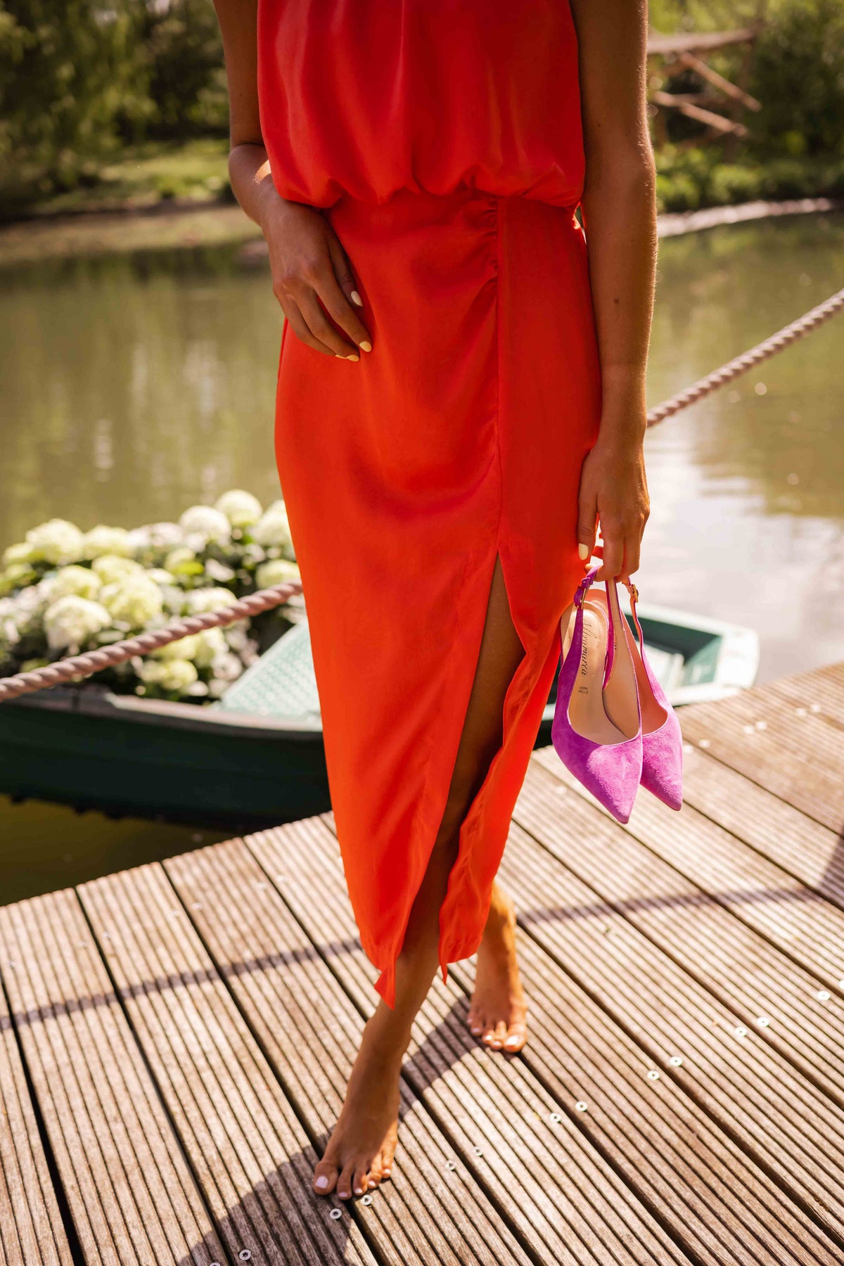 Women's sleeveless midi dress with gathered round neckline and side split
