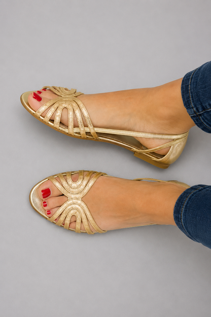 Women's flat sandals with layered straps, open toes and slingback design