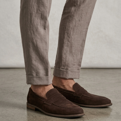 Men's slip-on loafers with penny straps, rounded toes and low heels