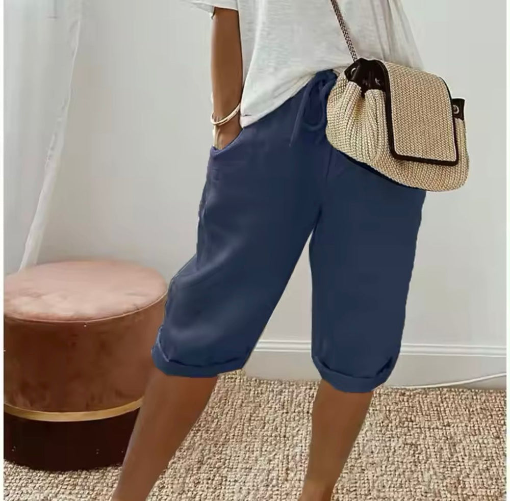 Women's cropped trousers with drawstring waist and rolled cuffs