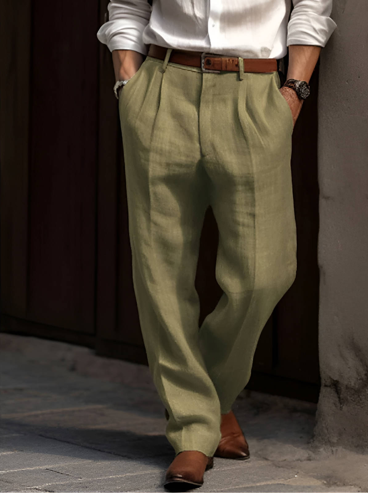Men's pleated tapered trousers with belt loops and side pockets