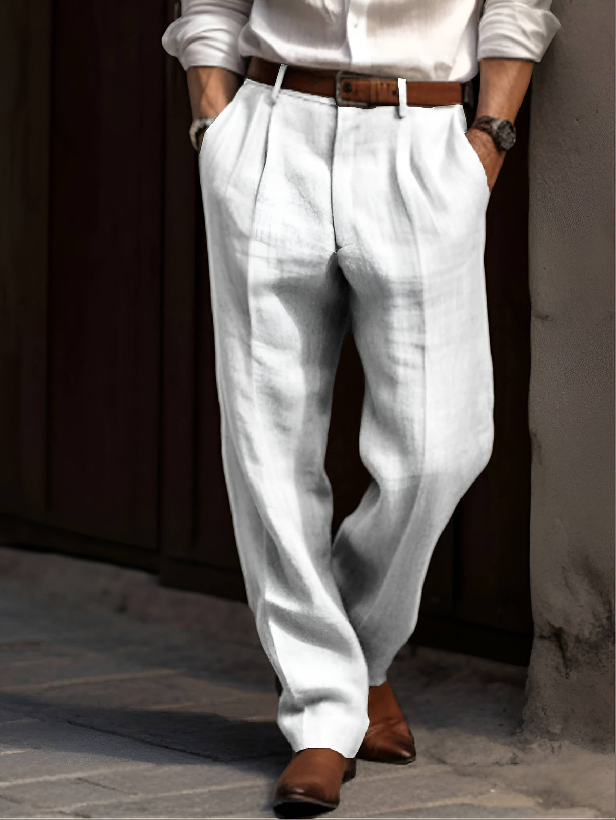 Men's pleated tapered trousers with belt loops and side pockets