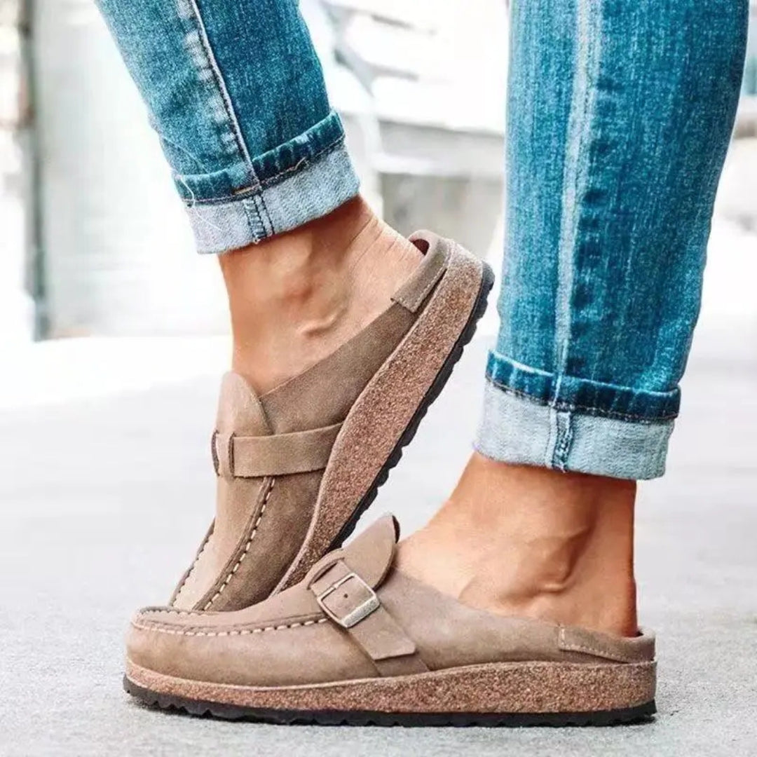Women's mule sandals with round toes, side buckles and flat layered soles
