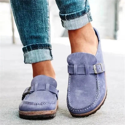 Women's mule sandals with round toes, side buckles and flat layered soles