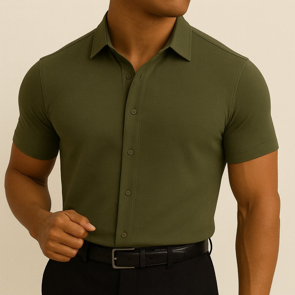 Men's short-sleeve slim fit shirt with pointed collar and button front