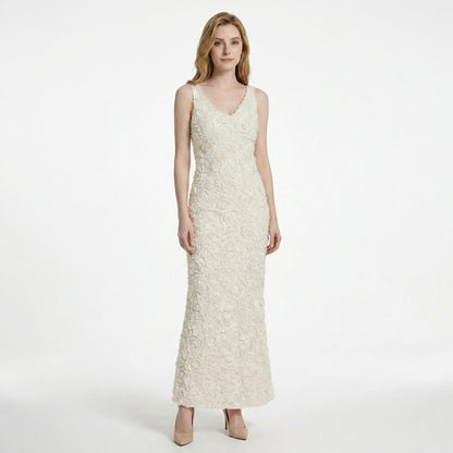 Women's fitted sleeveless floral textured dress with V-neckline