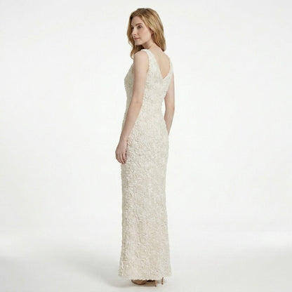 Women's fitted sleeveless floral textured dress with V-neckline